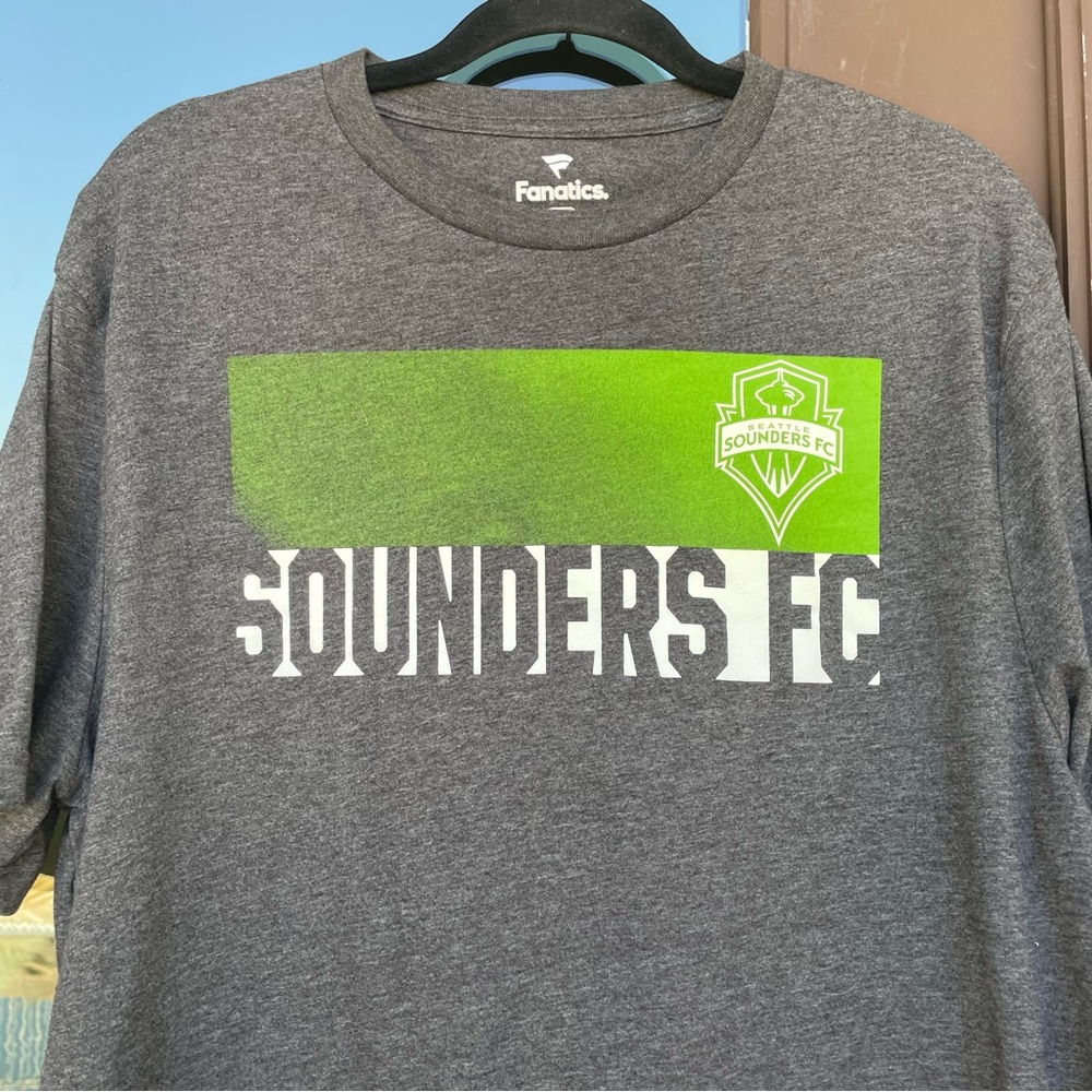 Seattle Sounders FC Graphic Tee L